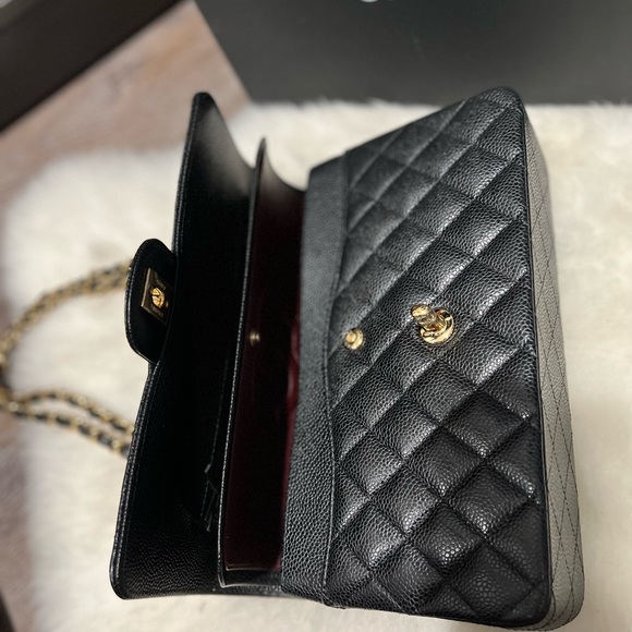 Chanel Classic Medium in Caviar Leather with gold chain - Picture 7 of 9
